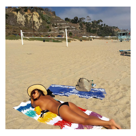Nicole Scherzinger torride en maillot de bain / photo postée sur le compte Instagram de la chanteuse américaine.