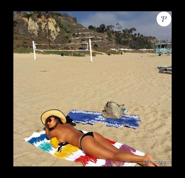 Nicole Scherzinger torride en maillot de bain / photo postée sur le compte Instagram de la chanteuse américaine.