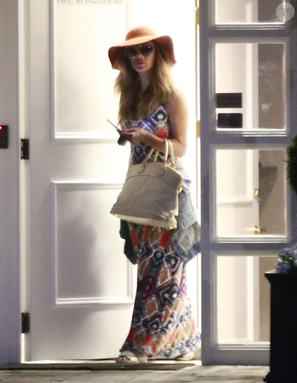 Exclusif - Nicole Scherzinger à la sortie d'un centre de dermatologie où elle est restée 5 heures, à Beverly Hills, le 15 août 2015.