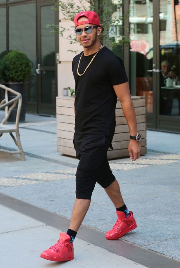 Lewis Hamilton quitte un défilé de mode homme à New York le 16 juillet 2015
