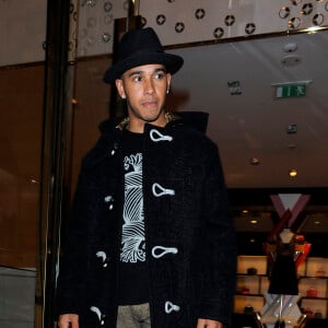 Lewis Hamilton - Arrivée des people au flagship Louis Vuitton lors du lancement d'un nouveau sac de la marque à Londres, le 10 juin 2015.