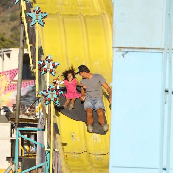 Mariah Carey passe la journée avec ses enfants Monroe et Moroccan dans un parc d'attractions avec un ami à Malibu, le 7 septembre 2015, puis se rend à la foire "Kiwanis Chili Cook-Off And Fair".