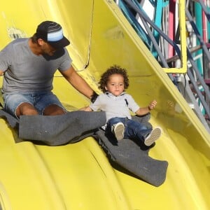 Mariah Carey passe la journée avec ses enfants Monroe et Moroccan dans un parc d'attractions avec un ami à Malibu, le 7 septembre 2015, puis se rend à la foire "Kiwanis Chili Cook-Off And Fair".