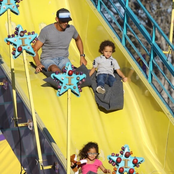 Mariah Carey passe la journée avec ses enfants Monroe et Moroccan dans un parc d'attraction avec un ami à Malibu, le 7 septembre 2015, puis se rend à la foire "Kiwanis Chili Cook-Off And Fair".