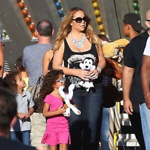 Mariah Carey passe la journée avec ses enfants Monroe et Moroccan dans un parc d'attractions à Malibu, le 7 septembre 2015