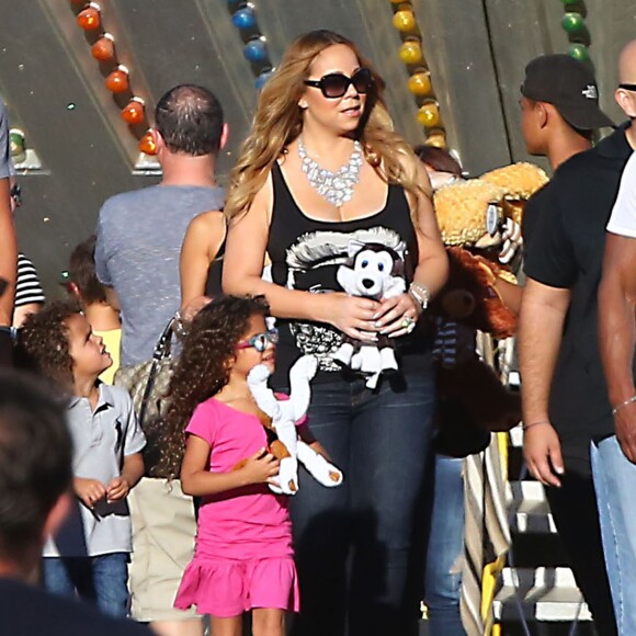 Mariah Carey passe la journée avec ses enfants Monroe et Moroccan dans un parc d'attractions à Malibu, le 7 septembre 2015