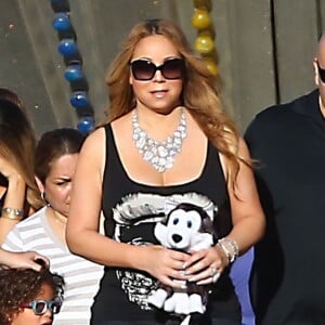 Mariah Carey passe la journée avec ses enfants Monroe et Moroccan dans un parc d'attractions à Malibu, le 7 septembre 2015