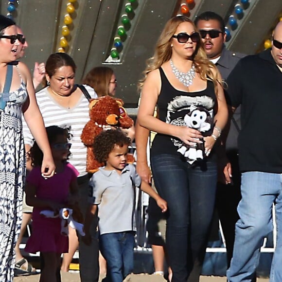 Mariah Carey passe la journée avec ses enfants Monroe et Moroccan dans un parc d'attractions à Malibu, le 7 septembre 2015