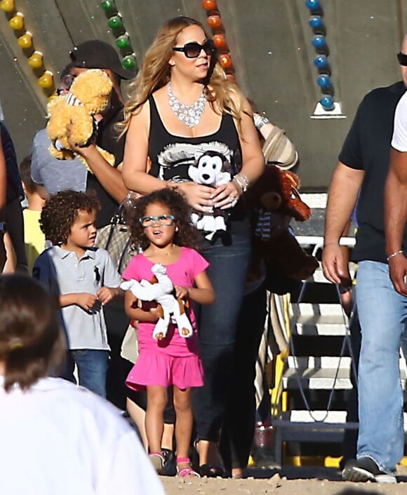 Mariah Carey passe la journée avec ses enfants Monroe et Moroccan dans un parc d'attractions à Malibu, le 7 septembre 2015