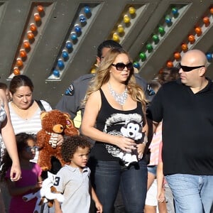 Mariah Carey passe la journée avec ses enfants Monroe et Moroccan dans un parc d'attraction à Malibu, le 7 septembre 2015