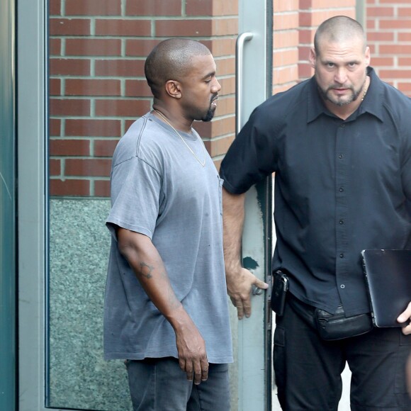 Kanye West quitte son appartement à Soho. New York, le 8 septembre 2015.