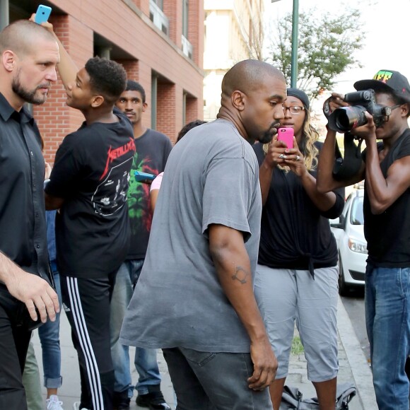 Kanye West quitte son appartement à Soho. New York, le 8 septembre 2015.