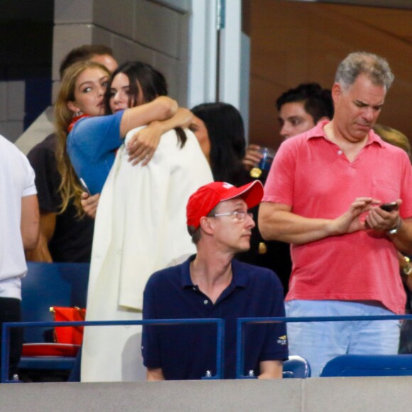 Aziz Ansari, Joe Jonas, Gigi Hadid, Kendall Jenner et Kim Kardashian assistent au quart de finale féminin de l'US Open opposant les soeurs Venus et Serena Williams à l'Arthur Ashe Stadium, au USTA Billie Jean King National Tennis Center. New York, le 8 septembre 2015.