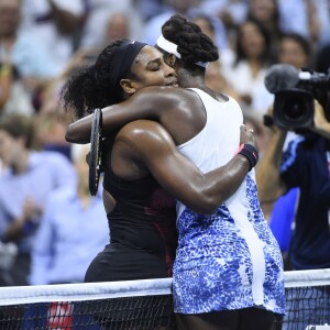 Venus et Serena Williams s'affrontent en quarts de finale féminin de l'US Open à l'Arthur Ashe Stadium, au USTA Billie Jean King National Tennis Center. New York, le 8 septembre 2015.