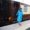 La reine Elizabeth II, accompagnée par son époux le duc d'Edimbourg, inaugurait une nouvelle voie de chemin de fer à la frontière anglo-écossaise le 9 septembre 2015, jour où elle dépassait le record de longévité sur le trône de sa trisaïeule la reine-impératrice Victoria.