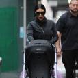 Kim Kardashian et sa fille North West, en poussette, se promènent à SoHo. New York, le 10 septembre 2015.