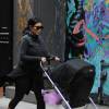 Kim Kardashian et sa fille North West, en poussette, se promènent à SoHo. New York, le 10 septembre 2015.