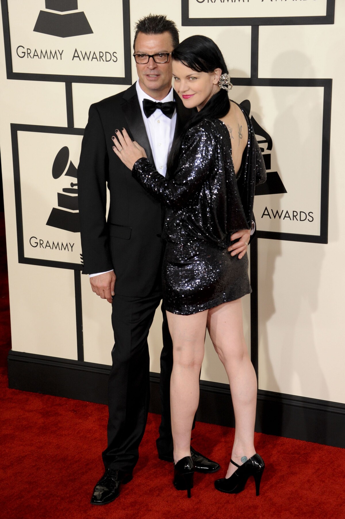 Photo : Pauley Perrette et son fiancé Thomas Arklie lors des Grammy Awards  au Staples Center de Los Angeles, le 8 février 2015 - Purepeople