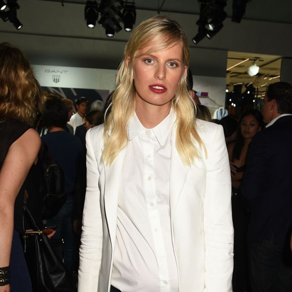 Karolina Kurkova, enceinte, assiste à la présentation de la collection Gant printemps-été 2016 aux Spring Studios. New York, le 10 septembre 2015.
