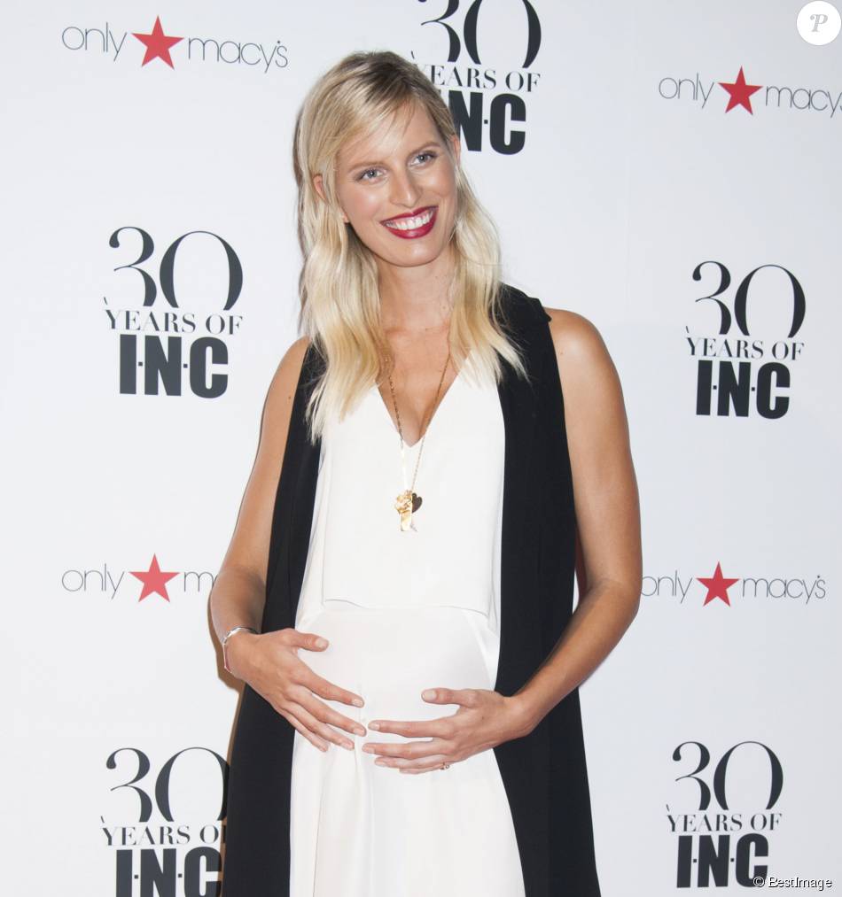 Karolina Kurkova, enceinte, assiste à la soirée des 30 ans de la marque INC (International Concepts) et à la présentation de la collection &quot;30 Years of INC&quot; à l&#039;IAC Building. New York, le 10 septembre 2015.