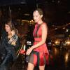 Gigi Hadid arrive à l'hôtel "The New York EDITION" pour la block-party de Rihanna, habillée d'une robe Tommy Hilfiger (collection automne-hiver 2015) et de sandales noires. New York, le 10 septembre 2015.