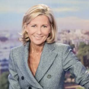 Claire Chazal, sur le plateau du JT de TF1.