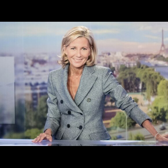 Claire Chazal, sur le plateau du JT de TF1.