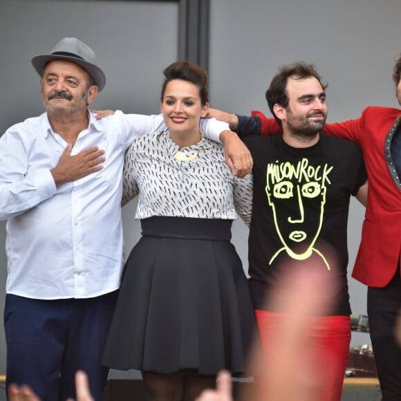 La famille Chedid, Louis, Matthieu, Joseph et Anna, réunie pour un concert lors de la Fête de l'Humanité 2015 dans le Parc de la Courneuve en région parisienne, le 13 septembre 2015