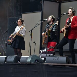 La famille Chedid, Louis, Matthieu, Joseph et Anna, réunie pour un concert lors de la Fête de l'Humanité 2015 dans le Parc de la Courneuve en région parisienne, le 13 septembre 2015