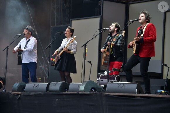 La famille Chedid, Louis, Matthieu, Joseph et Anna, réunie pour un concert lors de la Fête de l'Humanité 2015 dans le Parc de la Courneuve en région parisienne, le 13 septembre 2015