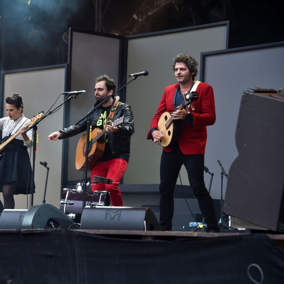 La famille Chedid, Louis, Matthieu, Joseph et Anna, réunie pour un concert lors de la Fête de l'Humanité 2015 dans le Parc de la Courneuve en région parisienne, le 13 septembre 2015