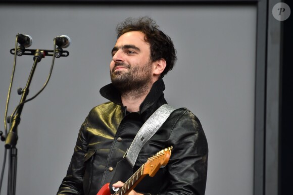 Joseph Chedid lors d'un concert lors de la Fête de l'Humanité 2015 dans le Parc de la Courneuve en région parisienne, le 13 septembre 2015
