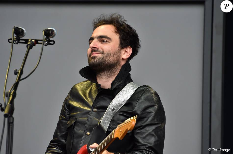 Joseph Chedid Joseph Chedid lors d'un concert lors de la Fête de l'Humanité 2015 dans le  Parc de la Courneuve en région parisienne, le 13 septembre 2015 - Purepeople