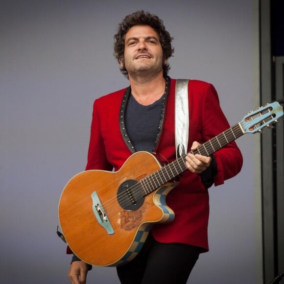 Matthieu Chedid lors de la Fête de l'Humanité 2015 dans le Parc de la Courneuve en région parisienne, le 13 septembre 2015