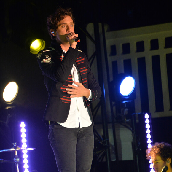 Mika sur scène - Soirée Samsung "New Edge Night" pour la sortie du nouveau Samsung Galaxy GS6 edge + à la piscine Molitor à Paris le 15 septembre 2015.