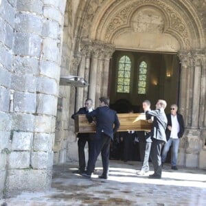 Obsèques de Gladys Renier ( mère d'Yves Renier) en l'église de Grez-sur-Loing (Seine-et-Marne) puis inhumation au cimetière le 9 septembre 2015. Étaient présents Karin Rénier (la femme d'Yves Rénier), ses enfants Jules et Oscar et la famille.