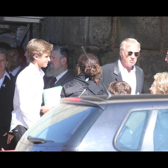 Obsèques de Gladys Renier ( mère d'Yves Renier) en l'église de Grez-sur-Loing (Seine-et-Marne) puis inhumation au cimetière le 9 septembre 2015. Étaient présents Karin Rénier (la femme d'Yves Rénier), ses enfants Jules et Oscar et la famille.