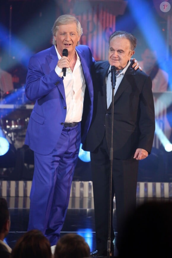 Guy Beart et Patrick Sébastien lors de l'enregistrement de l'émission "Les années bonheur" à Paris le 5 mars 2014
