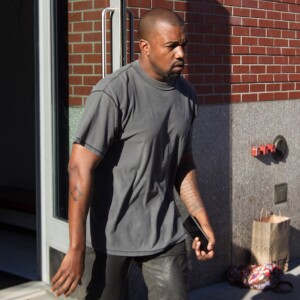 Kanye West se rend au Skylight Modern pour la présentation de sa collection Yeezy Season 2. New York, le 16 septembre 2015.