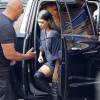 Kourtney et Khloé Kardashian arrivent au Skylight Modern, à Chelsea, pour assister à la présentation de la collection Yeezy Season 2 de Kanye West. New York, le 16 septembre 2015.
