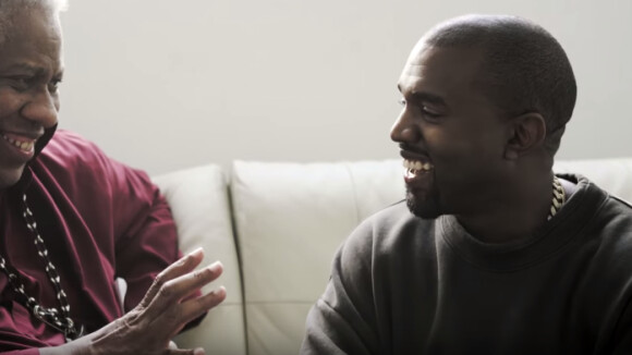 Andre Leon Talley et Kanye West en pleine discussion à l'issue de la présentation de la collection Yeezy Season 2. New York, le 16 septembre 2015.