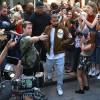Le rappeur Drake quitte le Skylight Modern à l'issue de la présentation Yeezy Season 2. New York, le 16 septembre 2015.