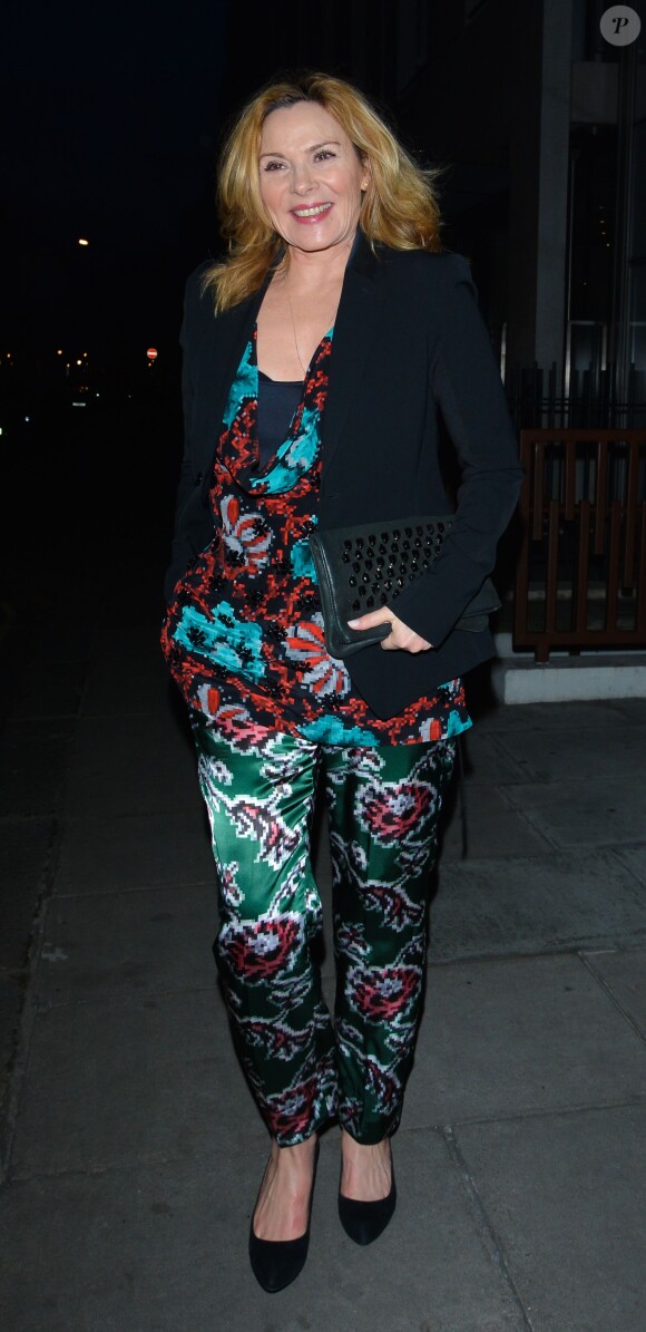 Kim Cattrall ("Sex in the city") devant son hôtel à Londres, le 31 mars 2015