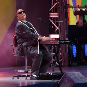 Stevie Wonder au Memorial Coliseum de Los Angeles, le 25 juillet 2015