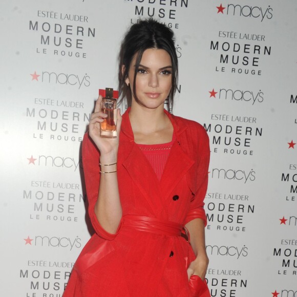 Kendall Jenner au lancement du nouveau parfum Estée Lauder dont elle est l'égérie, Modern Muse Le Rouge, à New York le 18 septembre 2015.