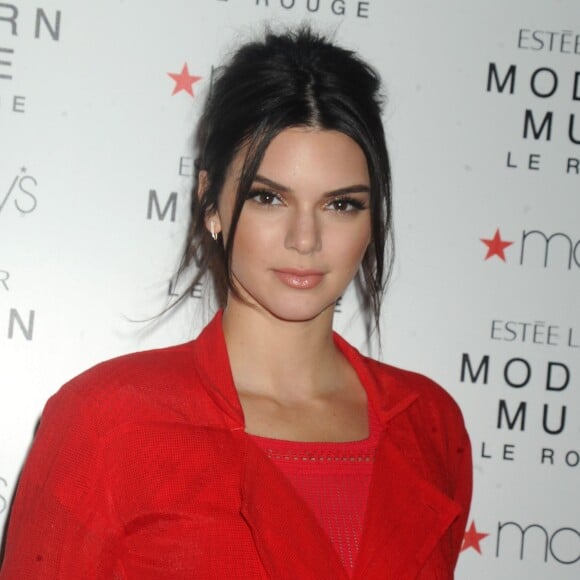 Kendall Jenner au lancement du nouveau parfum Estée Lauder dont elle est l'égérie, Modern Muse Le Rouge, à New York le 18 septembre 2015.