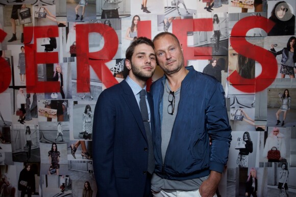 Xavier Dolan et le photographe Juergen Teller assistent au vernissage de l'exposition "SERIES3" de Louis Vuitton. Londres, le 20 septembre 2015.