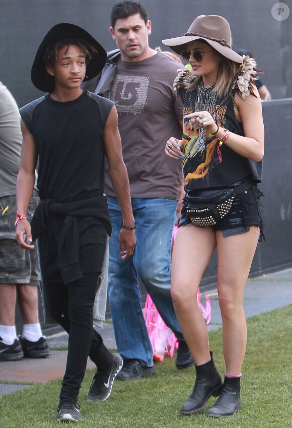 Kylie Jenner et Jaden Smith attisent la rumeur d'un possible couple au 1er jour du 2ème week-end du Festival de Coachela à Indio. Kylie danse avec un inconnu, un peu trop longtemps au goût de Jaden, qui finit par le pourchasser en lui criant dessus! Le 18 avril 2014