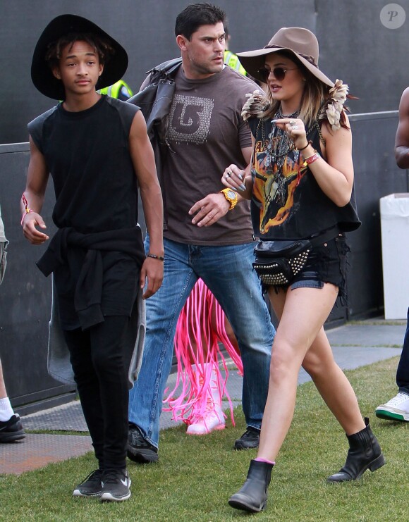 Kylie Jenner et Jaden Smith attisent la rumeur d'un possible couple au 1er jour du 2ème week-end du Festival de Coachela à Indio. Kylie danse avec un inconnu, un peu trop longtemps au goût de Jaden, qui finit par le pourchasser en lui criant dessus! Le 18 avril 2014