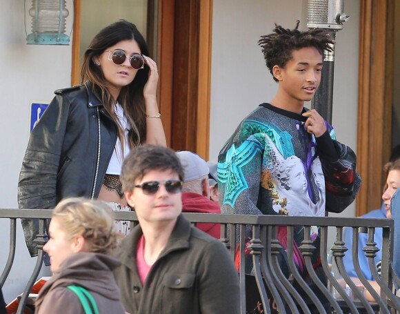 Kylie Jenner et son petit ami Jaden Smith vont dejeuner avec des amis au Urth Caffe a West Hollywood, le 19 novembre 2013.